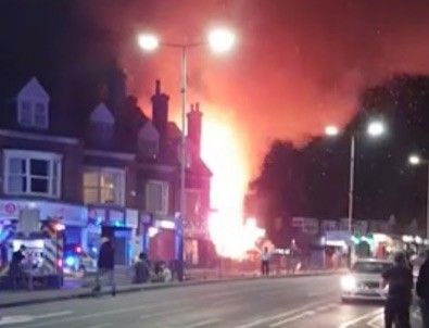 İngiltere'de bir binada patlama