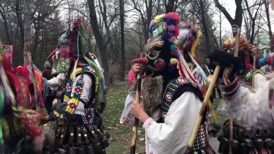 Maskelerle 'Kötü Ruhları' Kovdular