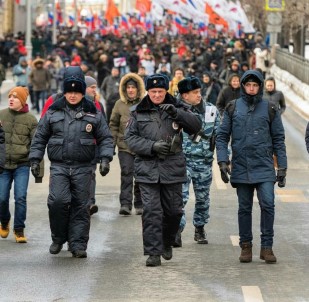 Moskova'da Boris Nemtsov'u Anma Yürüyüşü