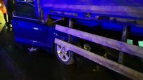 BERCESTE - Tır Dorsesinin Altına Giren Otomobil 80 Metre Sürüklendi