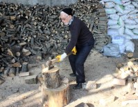 MANGAL KÖMÜRÜ - 85'Lik Herkül, Her Gün 3 Ton Odun Kırıyor