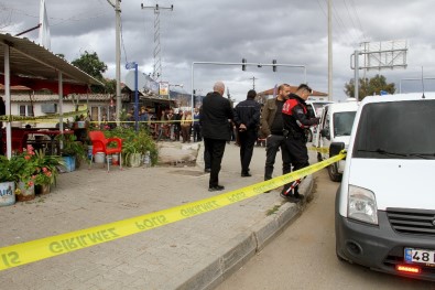Dehşet Açıklaması Oğlu Ve Gelinine Kurşun Yağdırdı