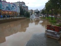 SAĞANAK YAĞMUR - Kuşadası'nda Sağanak Yağış Etkili Oldu
