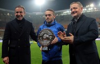 Mahmut Ve Visca'ya Plaket Verildi