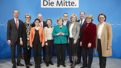 Merkel Bakanlarını Tanıttı