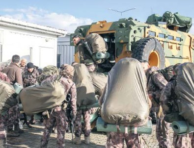Jandarma ve Polis Özel Harekat Timleri Hassa sınırından Afrin'e girdi