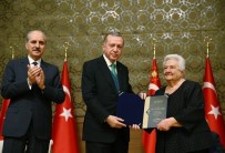NURHAN ATASOY - Tokatlı Sanat Tarihçisi, Ödülünü Cumhurbaşkanı Erdoğan'ın Elinden Aldı