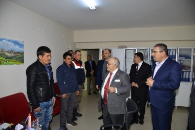 Vali Şentürk, İl Göç İdaresi Müdürlüğünü Ziyaret Ederek İncelemelerde Bulundu