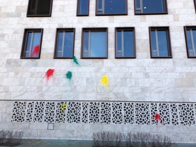 Almanya'daki Türk Büyükelçiliğine saldırı