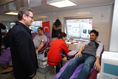 Başakşehir Belediyesi Personelinden Kızılay'a Kan Bağışı