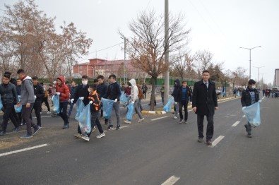 Eleşkirt'te Öğrencilerden Çevre Temizliği
