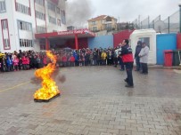 YANGIN TATBİKATI - Öğrencilere Ve Engellilere Yangın Ve Deprem Eğitimi