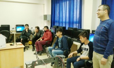 Uşak Sultan Halil Yiğit Mesleki Teknik Anadolu Lisesi'nde Robot Kursu Açıldı