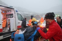 İZZET BAYSAL DEVLET HASTANESI - Bolu Dağı'nda Kaza Açıklaması 2 Yaralı