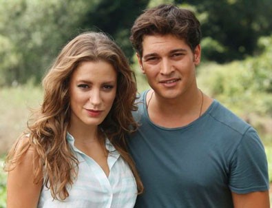 Çağatay Ulusoy, Serenay Sarıkaya'yı unutamadı