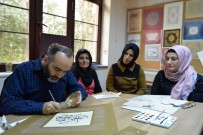 TEZHİP SANATI - Geleneksel Türk Süsleme Sanatları Kocaeli'de Yaşatılıyor