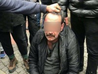 ÖFKELI KALABALıK - Öğretmene taciz dayağı!