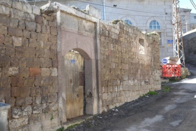 Melikgazi Belediyesi Tarihi Yapıları Onarmaya Devam Ediyor