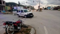 ALI ASLAN - Otomobil İle Motosiklet Çarpıştı Açıklaması 1 Yaralı