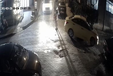(Özel) İstanbul'da Anne Ve Bebeğin Ölümden Döndüğü Kaza Kamerada