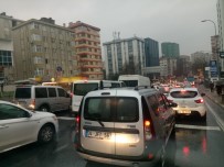 Sağanak Yağmur Trafiği Felç Etti