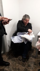 Eyüpsultan'da Cami Tuvaletinde 7 Günlük Bebe Bulundu