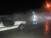 Motor Kısmı Tutuşan LPG'li Otomobil Alev Alev Yandı