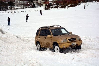 2 Bin Rakımlı Yaylada Kar Üstünde Ofroad Keyfi