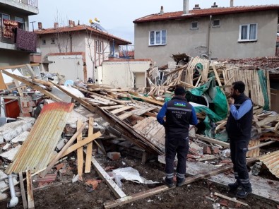 Afyonkarahisar'da Doğalgaz Patlamasında Tek Katlı Ev Çöktü Açıklaması 2 Yaralı