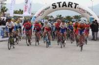 TÜRKIYE BISIKLET FEDERASYONU - Alanya'da Kadın Sporcular Pedal Çevirdi