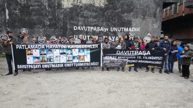 Davutpaşa'daki Patlamada Ölen 21 Kişi Karanfillerle Anıldı
