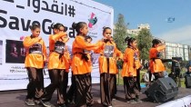Gazzeli Çocuklar Ablukayı Protesto Etti