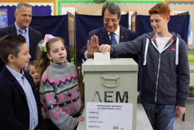 Güney Kıbrıs'ta Seçimin Galibi Nikos Anastasiadis Oldu