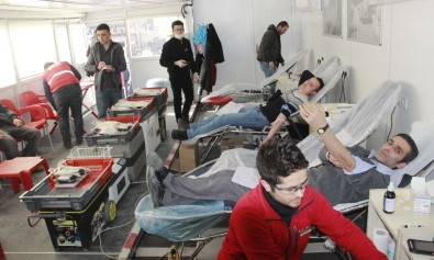 Kızılay Hakkari'de Kan Bağışı Kampanyası Başlattı