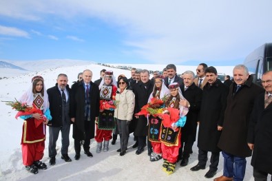 Ardahan Yalnızçam Kayak Merkezi Açıldı