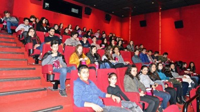 Başkan Çerçioğlu'ndan Öğrencilere Sinema Hediyesi