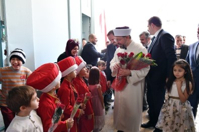 Diyanet İşleri Başkanı Erbaş, Riyad Uluslararası Türk Okulunu Ziyaret Etti
