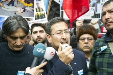 Doğu Türkistanlılar Çin'i Protesto Etti