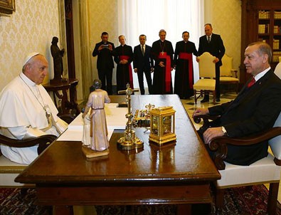 Cumhurbaşkanı Erdoğan ile Papa Franciscus bir araya geldi