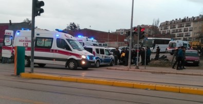 Eskişehir'de Trafik Kazası; 4 Yaralı