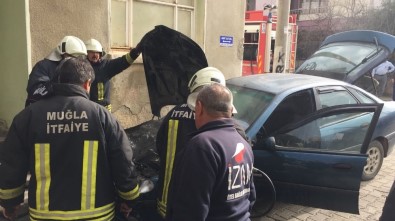 Milas'ta Seyir Halindeki Otomobil Yandı