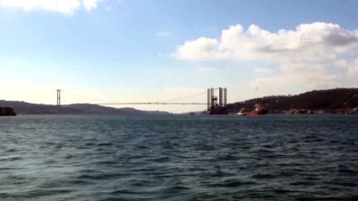 Petrol Platformu Taşıyan Gemi Yeniden İstanbul Boğazı'nda