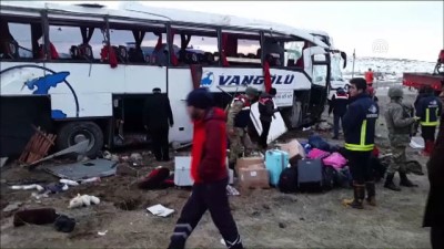 Van'da Yolcu Otobüsü Devrildi Açıklaması 2 Ölü, 22 Yaralı