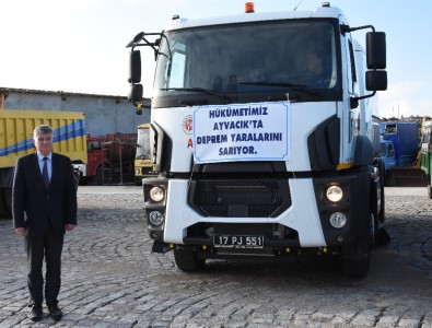 Ayvacık Belediyesi'nden Hizmet Araçlarına Depreme Karşı Farkındalık Pankartları