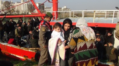 Balıkçı Teknesinde 208 Kaçak Göçmen Yakalandı