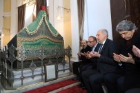 TÜRBE ZİYARETİ - Başkan Uysal 3 Sultan, 19 Hanedan'ın Bulunduğu Türbenin Restorasyon Çalışmalarını İzledi
