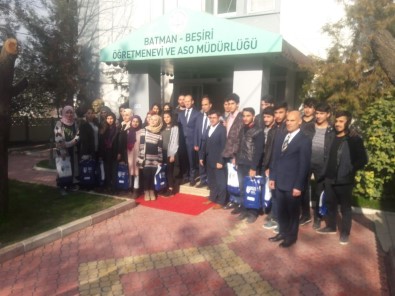 Beşiri'de Üniversiteye Hazırlık Öğrencilerine Kitap Yardımı