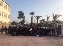 ŞÜPHELİ ARAÇ - Jandarma, 160 Kaçak Göçmeni Yakaladı