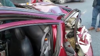 Kocaeli'de Tır Arıza Yapan Otomobile Çarptı Açıklaması 1 Ölü, 1 Yaralı