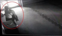 Namaz Kılan Kadının Çantasını Çalan Hırsız Kameralara Yakalandı